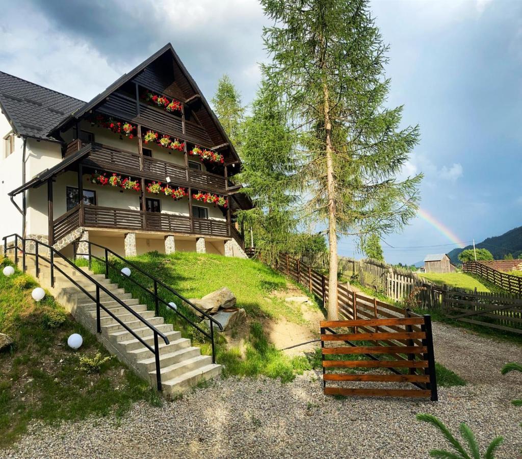 Roua Bucovinei Villa Sadova  Luaran gambar